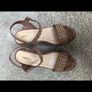 Soda Brown Wedges
